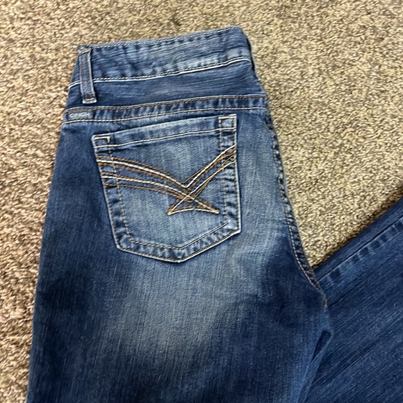 Ada Cinch relaxed 31x11XL One belt loop ripped (pictured) - Picture 2 of 5